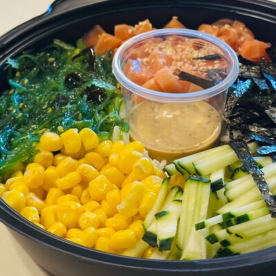 Поке с лососем в Мак и манго по цене 1050 ₽