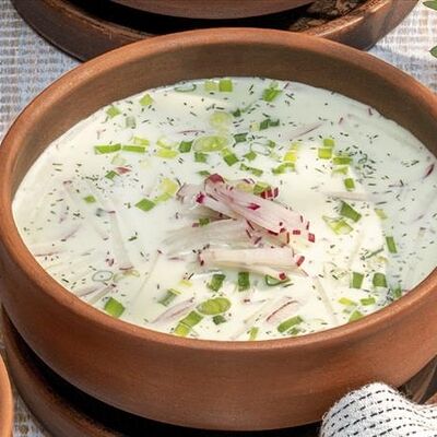 Холодный суп на основе мацони в Хочу Пури по цене 485 ₽