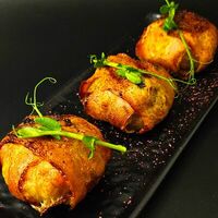 Королевские шампиньоны в беконе, фаршированные творожным сыром в Байский