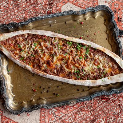 Турецкая пицца с говядиной Пиде в Мерхаба по цене 500 ₽