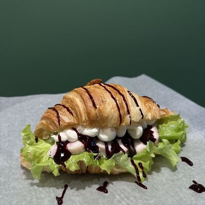 Круассан Сладкая курица в Круассан по цене 800 ₽