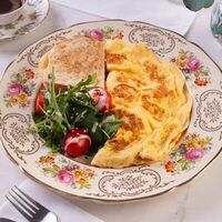 Омлет из 3 яиц с мини-салатом и тостами в Лобби бар