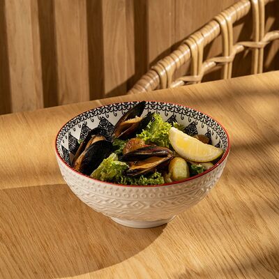 Салат с морепродуктами в Lali по цене 1350 ₽