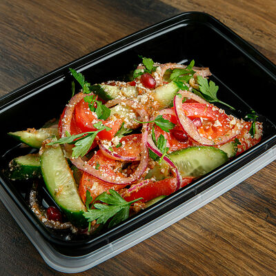 Овощной салат с ореховой заправкой в Чача по цене 540 ₽