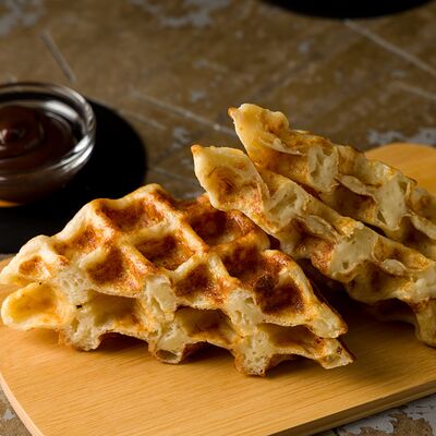 Пышные сладкие вафли с бельгийским шоколадом в BEATS BREW по цене 814 ₽