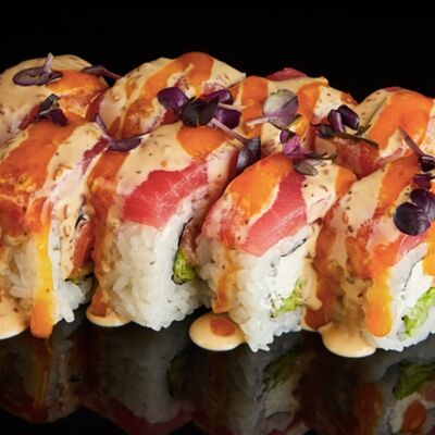 Ролл с тунцом, семгой , тайским и ореховым соусомв Рамен с уткой по цене 1020 ₽