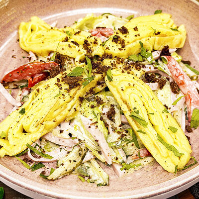 Салат с яичными блинчиками в Место Про Тесто по цене 255 ₽