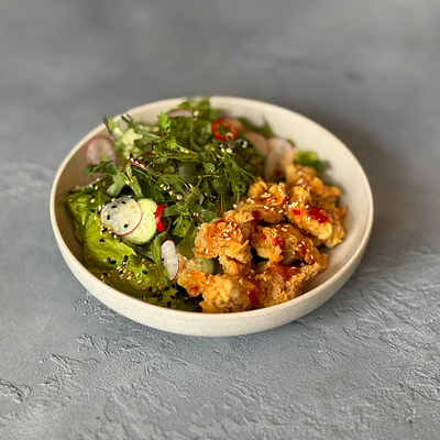 Салат из хрустящей курочки в соусе чиле в Чайхана Баранжар по цене 795 ₽