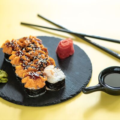 Запеченный ролл Эби Яки в Креветочка по цене 499 ₽