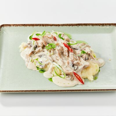 Бефстроганов из телятины в Room-cafe по цене 870 ₽