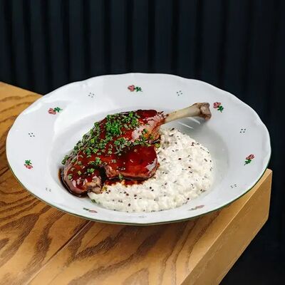 Утиная ножка с киноа в Мона по цене 1050 ₽