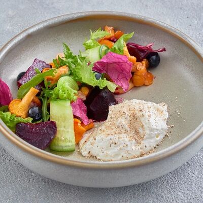 Салат с маринованными лисичками в На Парах по цене 390