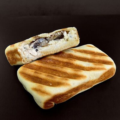 Донер c курицей и грибами в Пекарня Буханка по цене 179 ₽