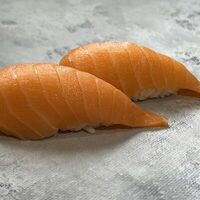 Суши с лососем в Мох