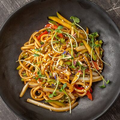 Лапша Wok c овощами в Царский двор по цене 320 ₽
