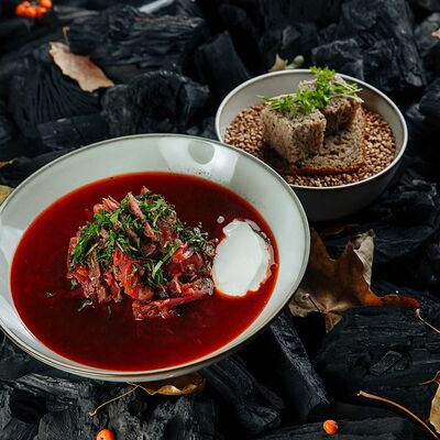 Борщ с щёчками и черносливом в Потроха по цене 299