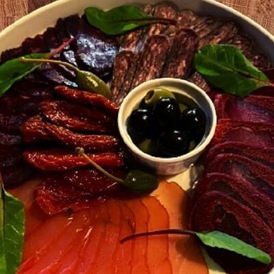 Сыровяленые мясные деликатесы в Соло по цене 1050 ₽