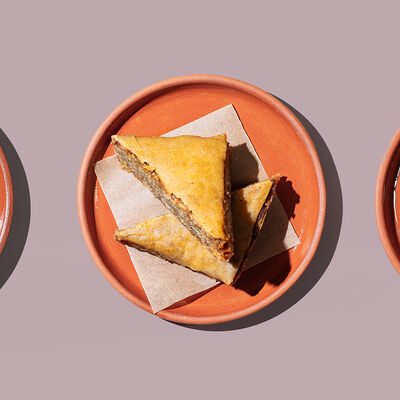 Пахлава в Хачапури и вино по цене 250 ₽