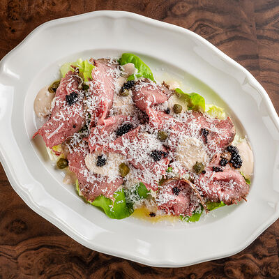 Нежный ростбиф с соусом Вителло-тоннато в Чочо по цене 890 ₽