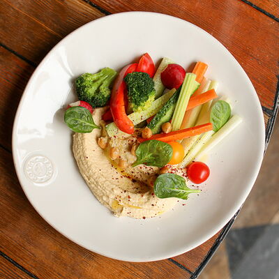 Хумус с хрустящими овощами в Сыроварня по цене 450