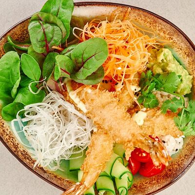 Боул с креветками и соусом васаби в Том ям и Поке по цене 459 ₽