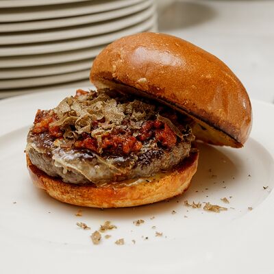 Бургер L'Atelier в L Atelier Petrovka по цене 1700 ₽