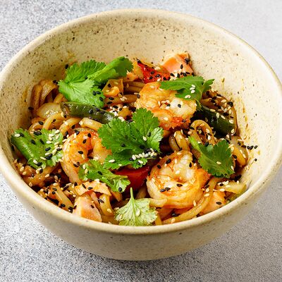 Вок с креветкой и лососем в Benshi по цене 700 ₽