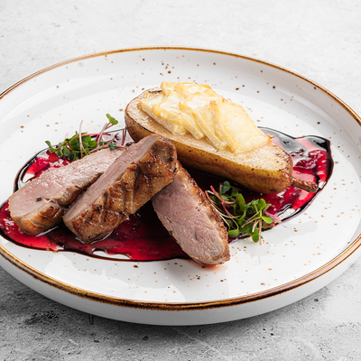 Утиное филе с грушей камамбером под клюквенным соусом Дт новый в La Maro по цене 5620 ₸