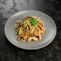 Удон с курицей и грибами в Суши Профи