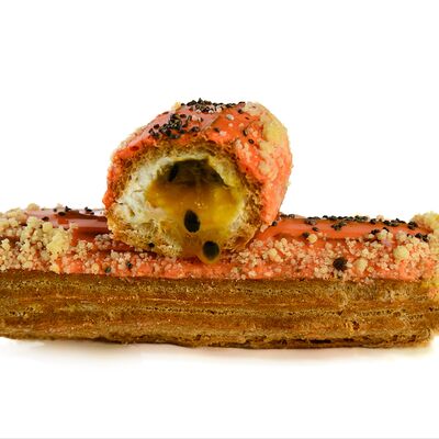 Эклер с маракуйей в Кусай эклер по цене 286 ₽