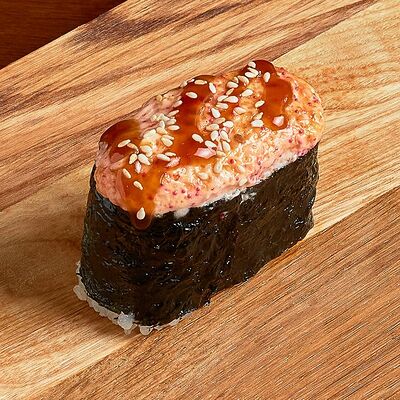 Запеченные суши с соусом спайси в Вкусные Суши Premium по цене 150