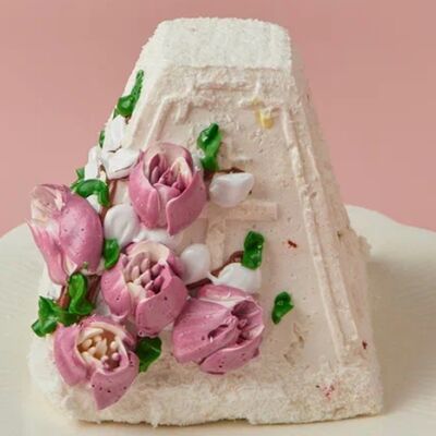 Пасха Творожная с изюмом в Пышнотесто по цене 1200 ₽