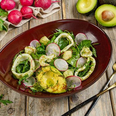 Зеленый салат с морепродуктами в Море лосося по цене 1320 ₽