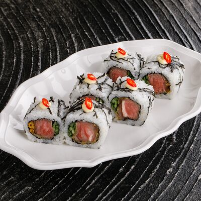 Ролл темпура Говядина в Ginza по цене 1690 ₽