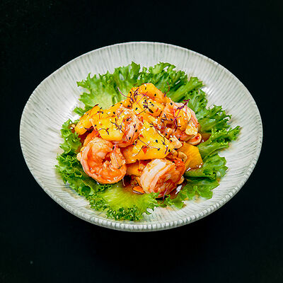 Салат с креветками и ананасом в Mr. Lee по цене 1900 ₽