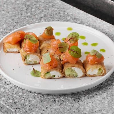 Блины с лососем в People по цене 550 ₽