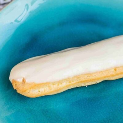 Эклер ванильный в Поль Бейкери по цене 230 ₽