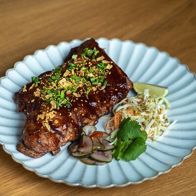 Свиные ребра в соусе чили-глейз в KIZOKU по цене 920 ₽