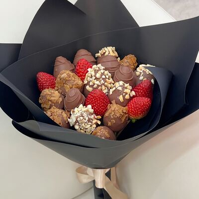 Букет клубники в шоколаде Элеонор S в Клубника по цене 4590 ₽