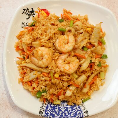 Жареный рис с морепродуктами в Kong Fu по цене 660 ₽