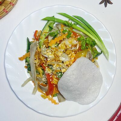 Салат со свиными языками и ушами в Pho Nem по цене 359 ₽