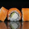 Ролл Филадельфия с лососем в Wok café по цене 1120