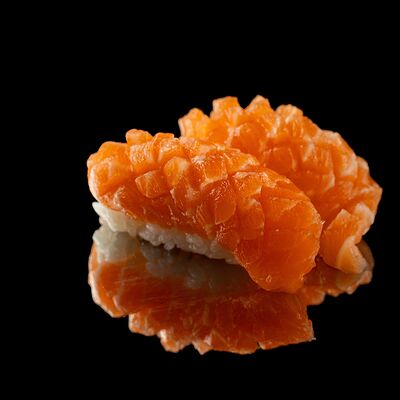 Суши с лососем в Hamster по цене 670 ₽