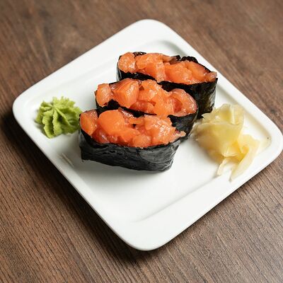 Сливочные суши с лососем в Smile по цене 611 ₽