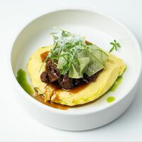 Говяжьи щеки с картофельным пюре в Кафе кусь