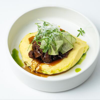 Говяжьи щеки с картофельным пюре в Кафе кусь по цене 1010 ₽