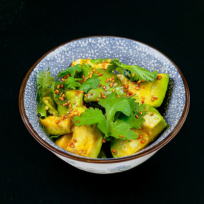 Авокадо с кинзой и соевой заправкой в Mr. Lee по цене 920 ₽