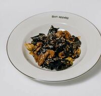 Рваная паста с говядиной и перечным джемом в Пармезан
