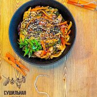 Wok с курицей в Сушильная