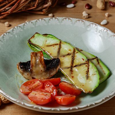 Цукини и шампиньоны на гриле в Больше чем мясо по цене 390 ₽